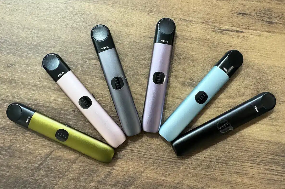 RELX Infinity 2 Vape Device - Tumšais Asteroids: Jūsu Tumšais, Dziļais Gaismas Stars Kabatā